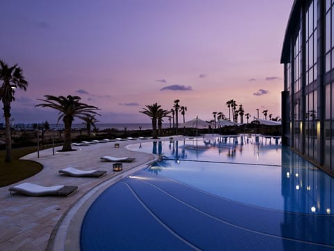 Indoor pool, 2 outdoor pools