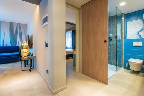 One bedroom apartment, balcony, sea view | In-room safe, desk, blackout drapes, free cribs/infant beds