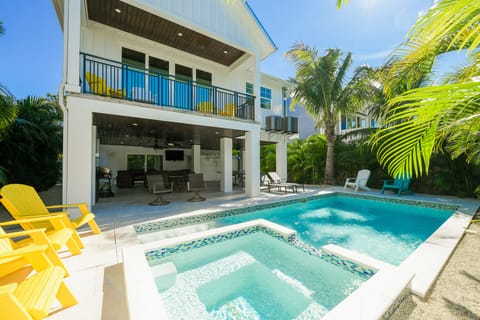 Under the Sea by AMI Locals - Private Pool and Spa