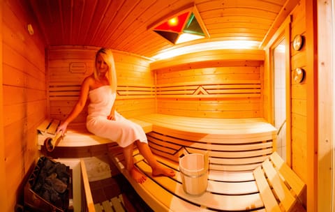 Sauna, steam room