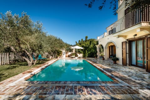 Seasonal outdoor pool, pool umbrellas, sun loungers