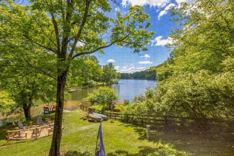 Lakefront cabin with cozy screened porch & stunning views.