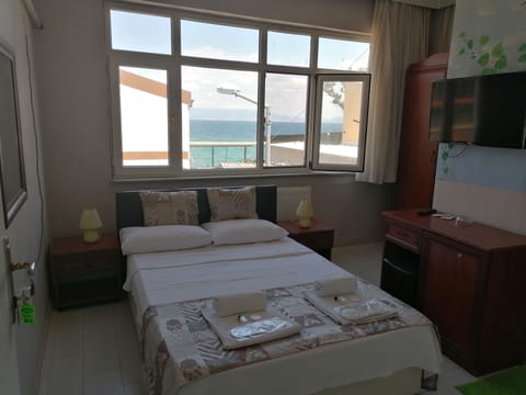 Family Double Room | Desk, laptop workspace, soundproofing, free WiFi