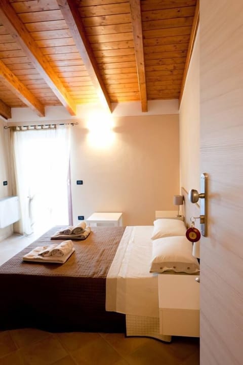 Double Room, Balcony | Rollaway beds, free WiFi, bed sheets, wheelchair access