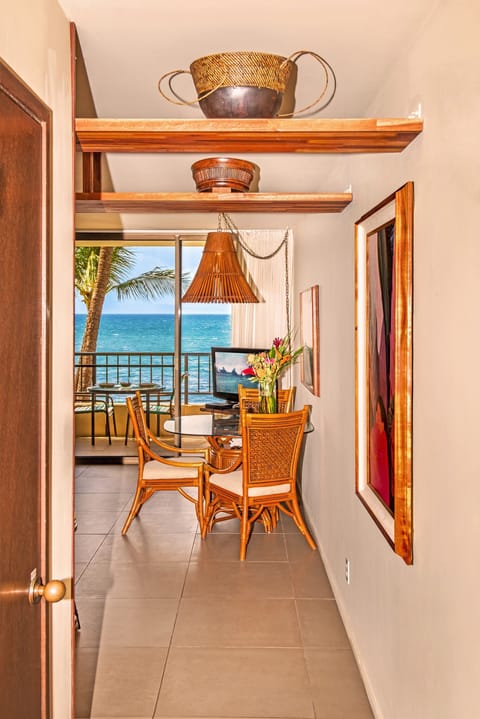 A Hawaiian welcome entry