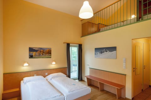 Duplex | In-room safe, free cribs/infant beds, free WiFi, bed sheets