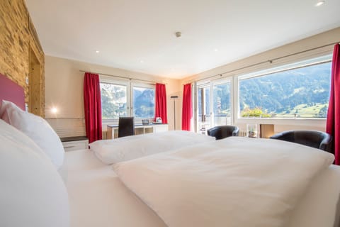 Classic - Double -or Twin Room, Balcony, Mountainview (Eiger), Air Condition | Hypo-allergenic bedding, minibar, in-room safe, desk