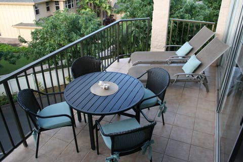 Large lanai off of main living area.