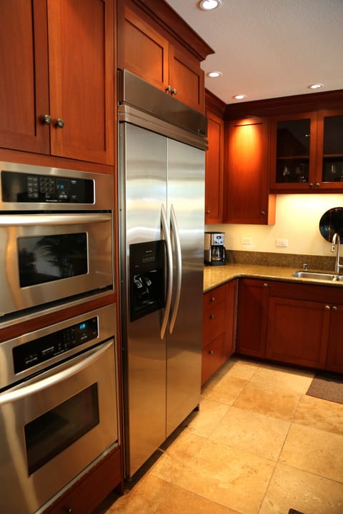 Gourmet Kitchen cont.