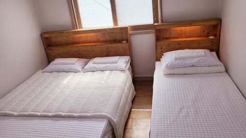 Triple Room | Free WiFi, bed sheets