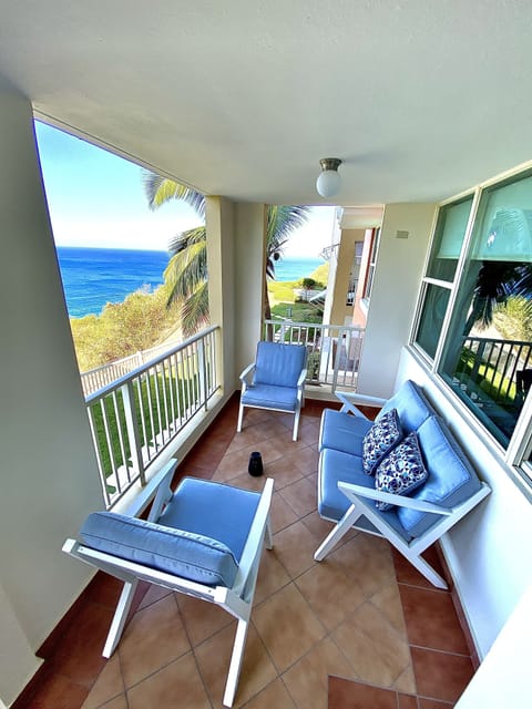 Relax and Charming Art Deco Home with a Garden and Sunset Views