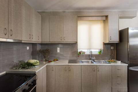 House, Multiple Beds, Non Smoking | Private kitchen | Full-size fridge, microwave, oven, stovetop