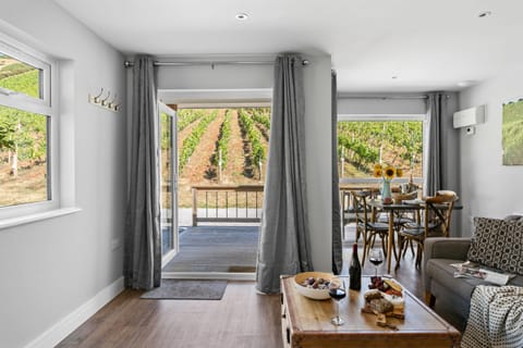 Premium House, Private Bathroom, Vineyard View (Pet Friendly) | Lounge