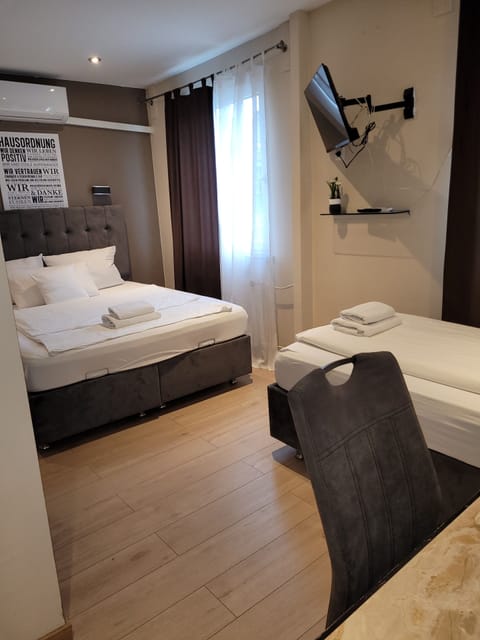 Triple Room | In-room safe, desk, soundproofing, iron/ironing board