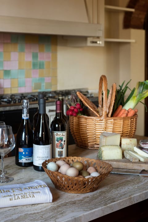 Food, Table, Tableware, Bottle, Plate, Dishware, Wine, Ingredient, Barware