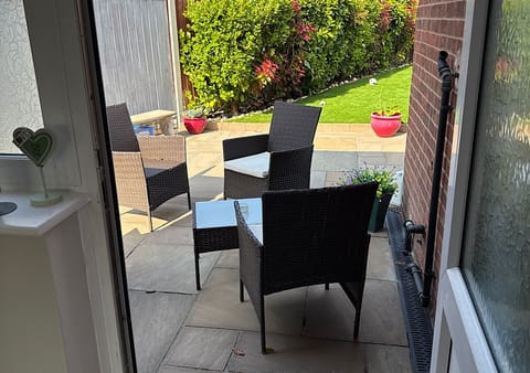 Double Room 2 (Shared Bathroom) | Terrace/patio