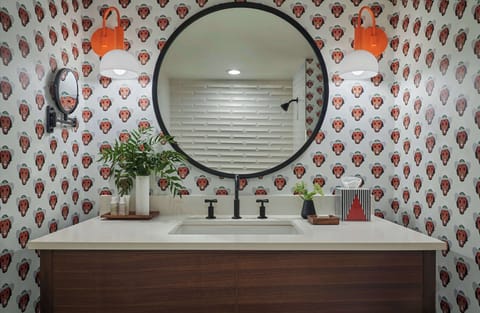 Combined shower/tub, free toiletries, hair dryer, slippers