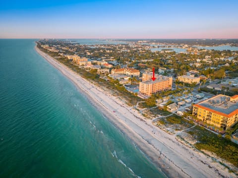 Directly on beautiful IRB - no hotels/high-rises means fewer beachgoers