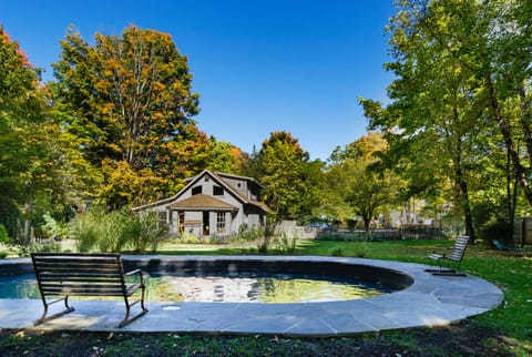 Your own private oasis, nestled just a few blocks from town