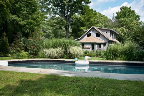 Your own private oasis, nestled just a few blocks from town