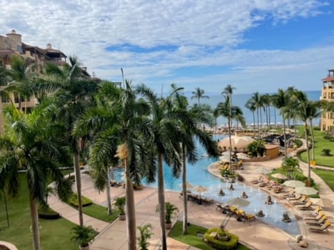 Villa 2403. 4th Floor Ocean, beach and pool views