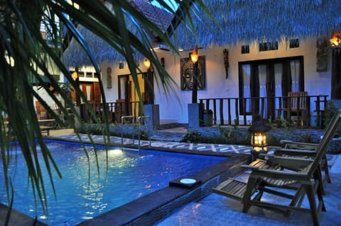 Outdoor pool, sun loungers