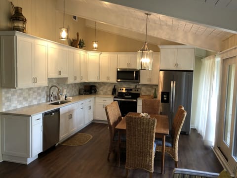 Kitchen/Dining Area