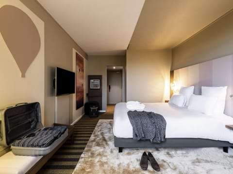 Premium bedding, minibar, in-room safe, desk