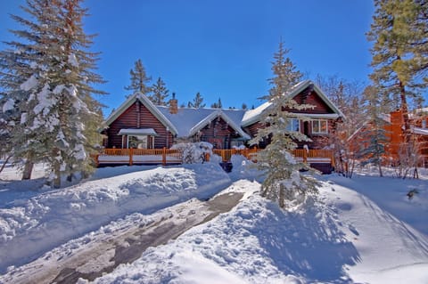 Luxurious winter getaway, just 5 minutes from Snow Summit, 