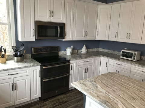 Kitchen has DOUBLE oven