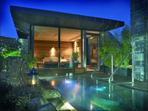 Sauna, hot tub, steam room