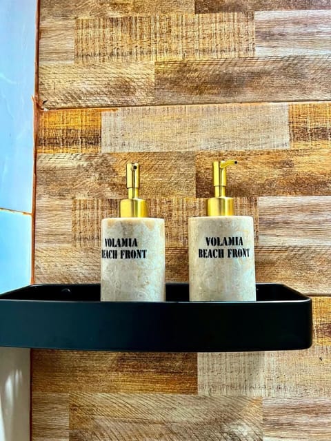 Superior Room | Bathroom | Shower, free toiletries, slippers, towels