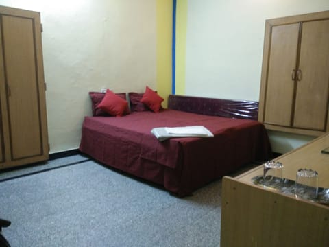 Standard Room | Desk, rollaway beds, free WiFi