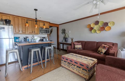Step into Mountain Lodge 363, a charming one-bedroom retreat designed for comfort and style.