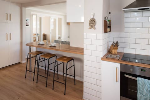 Dysynni breakfast bar