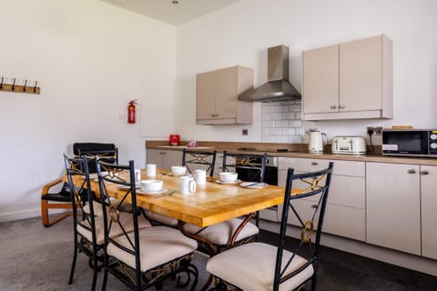 Ty Cwyfan Dining Table