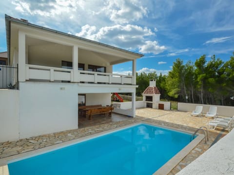 Cloud, Sky, Building, Property, Water, Plant, Swimming Pool, Azure, Shade, Tree