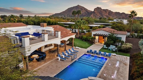 Unwind in the pool & spa with sweeping Camelback Mountain views.