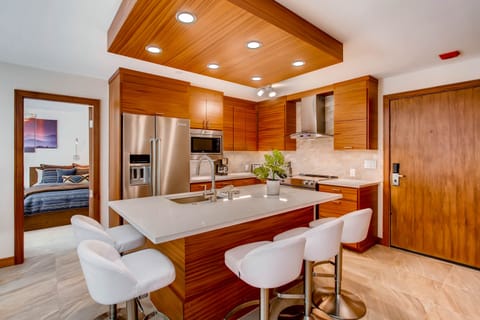 Kitchen Island - Perfect spot for breakfast
