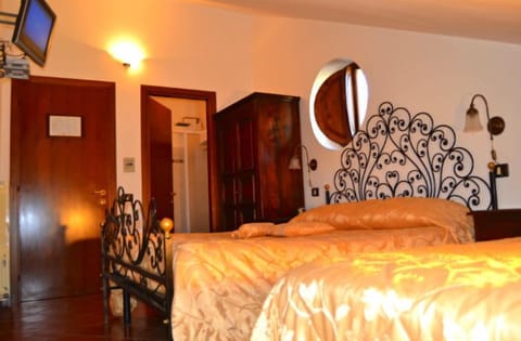 In-room safe, free WiFi, bed sheets