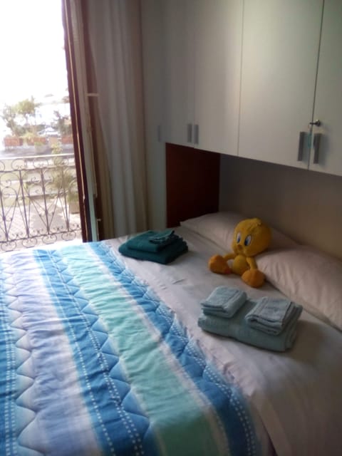 Double or Twin Room (Blu) | Desk, blackout drapes, iron/ironing board, free WiFi