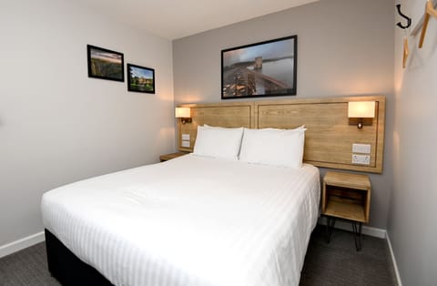 Double Room | Desk, iron/ironing board, free WiFi, bed sheets
