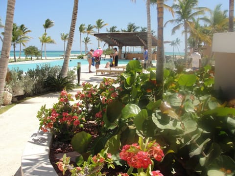Aquamarina Pool Area