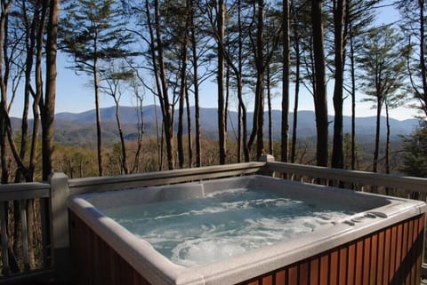 Always clean, private and refreshing hot tub. 
Enjoy the views....day or night.