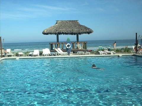 Hawaiian Inn Resort - Oceanside Pool and Pool Deck