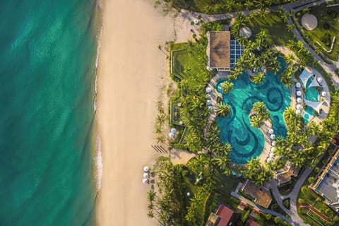 Beach nearby, beach umbrellas, beach towels, beach volleyball