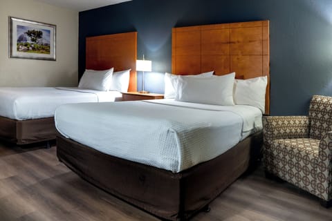 Egyptian cotton sheets, premium bedding, pillowtop beds, desk