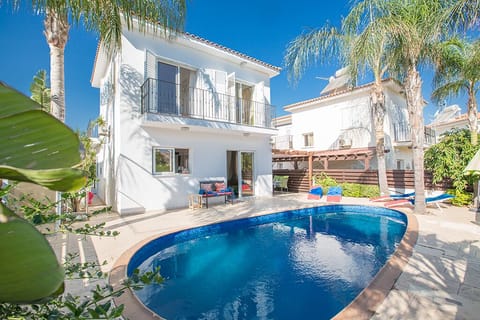 Villa DI12, Lovely 3BDR Pernera Villa, Close to beaches and amenities