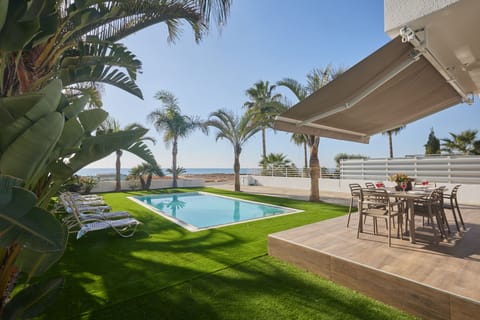 Villa SV9, Stunning 3BDR Seafront Ayia Napa Villa, Close to Nissi Beach