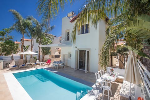 Villa KV53, Beautiful 3BDR Pernera Villa, Close to the main Pernera Beaches